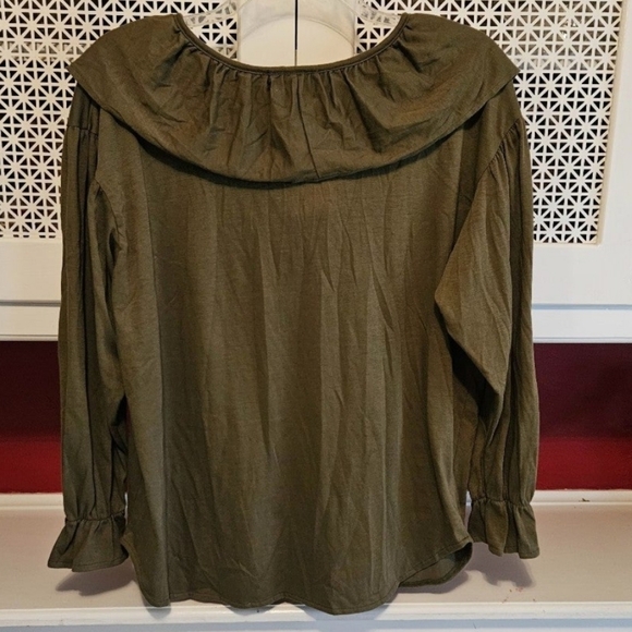 NWT In Resource Olive Ruffle Front Button Shirt - Picture 2 of 8